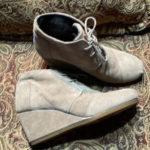 Toms Wedge Booties size 8.5